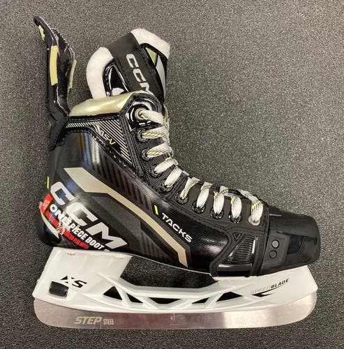 New Senior CCM AS-V Hockey Skates, REG, Size 10.0 (w-STEP Regular)