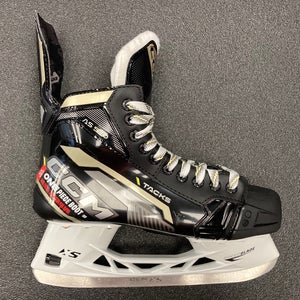 New Intermediate CCM AS-570 Hockey Skates, WIDE, Size 5.5