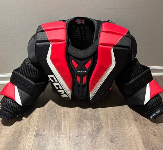 CCM EFLEX E6.9 GOALIE CHEST PROTECTOR -Senior, Medium Size