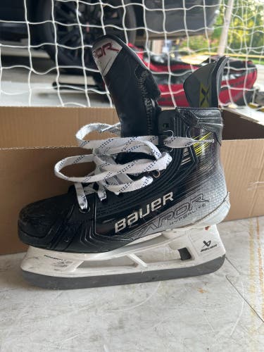 Used Bauer Size 5.5 Vapor Hyperlite 2 Hockey Skates