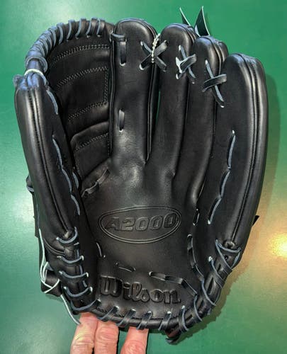 New Wilson Right Hand Throw Pitcher's A2000 Baseball Glove 12"