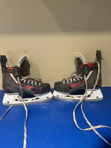 CCM jetspeed hockey skates (size 3.5)
