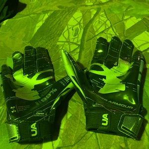 New WOT Under Armor F8 Football Gloves