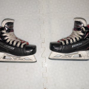 Used Bauer Vapor X900 Hockey Goalie Skates Size 2.5 Regular Width