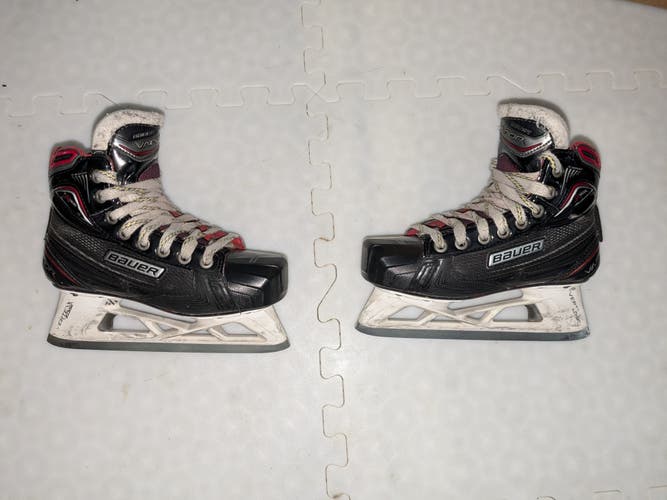 Used Bauer Vapor X900 Hockey Goalie Skates Size 2.5 Regular Width