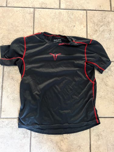 Bauer youth medium base layer short sleeve