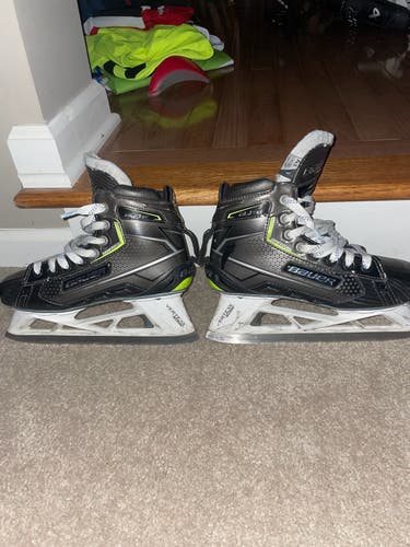 Bauer Elite Hockey Goalie Skates Size 4.5 + extra set of blades!