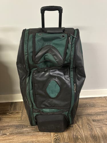 Practically New Bownet Commander Catcher's Bag