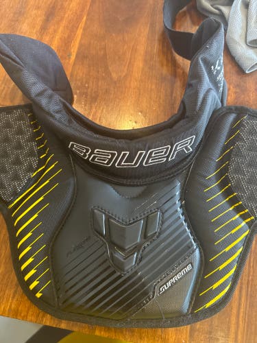 Bauer Supreme Goalie Neck Guard