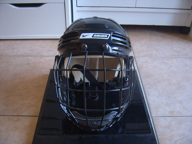 Excellent Condition Nike Bauer NBH4500 Hockey Helmet sz Senior Medium Black w/Cage