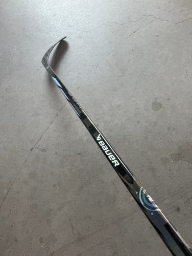 New Intermediate Bauer Left Hand P28 65 Flex Pro Stock Proto-R Hockey Stick