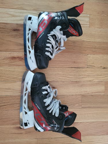 Used Senior CCM JetSpeed FT6 Hockey Skates Regular Width 8.5