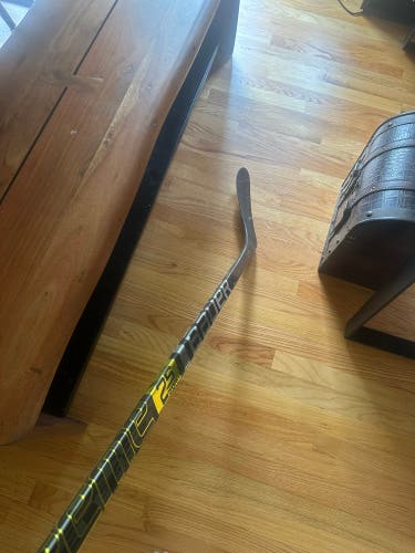 New Bauer 2s Pro Hockey Stick P28