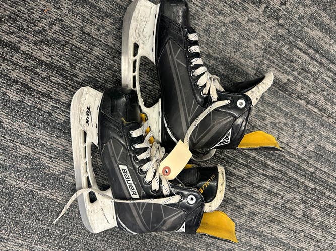 Used Junior Bauer Supreme S150 Hockey Skates Regular Width Size 3.5