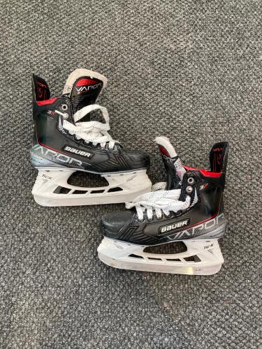 Used Intermediate Bauer Vapor 3X Hockey Skates Size 4.5 Fit 1