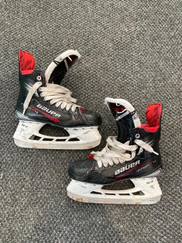 Used Intermediate Bauer Vapor X4 Hockey Skates 6.5 Fit 1