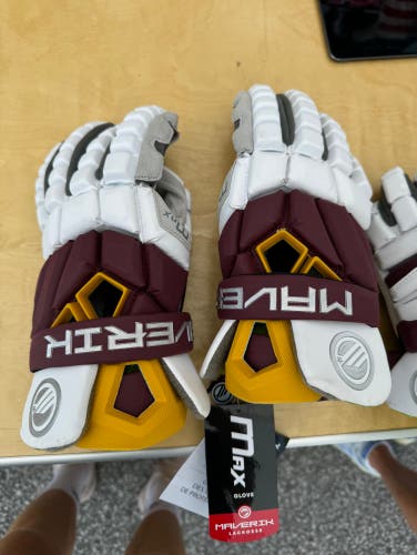BRAND NEW Maverik Max Gloves 14"