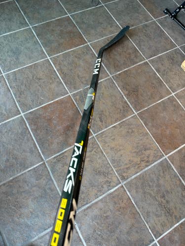 Used Senior CCM Tacks 9060 Hockey Stick Right Handed P29