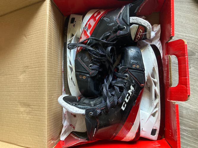 Used Junior CCM Regular Width Size 4 JetSpeed FT4 Pro Hockey Skates