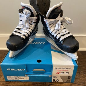 Gently Used Intermediate Bauer Regular Width  Size 5 Vapor X3.5 Hockey Skates