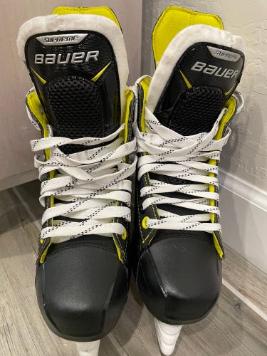 BAUER Supreme youth size 5, Age 11