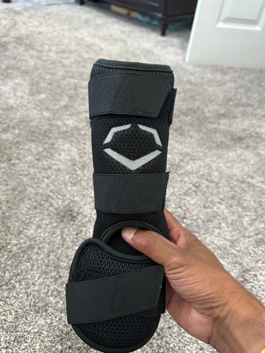 Black Used Junior EvoShield Leg guard Shin Guards