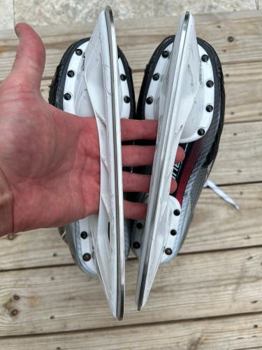 Used Intermediate Bauer 7.5 Vapor X3.7 Hockey Skates