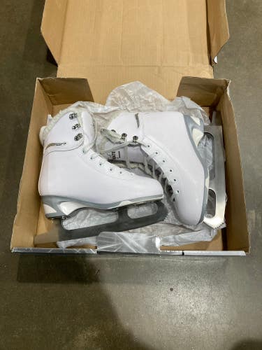 Used White Jackson Ultima JS180 Size 4.0 Figure Skates