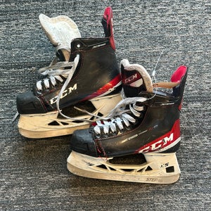 Intermediate CCM JetSpeed FT475 Hockey Skates | Size 4 I Regular