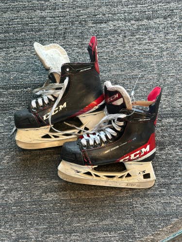 Used Intermediate CCM JetSpeed FT475 Hockey Skates Size 4