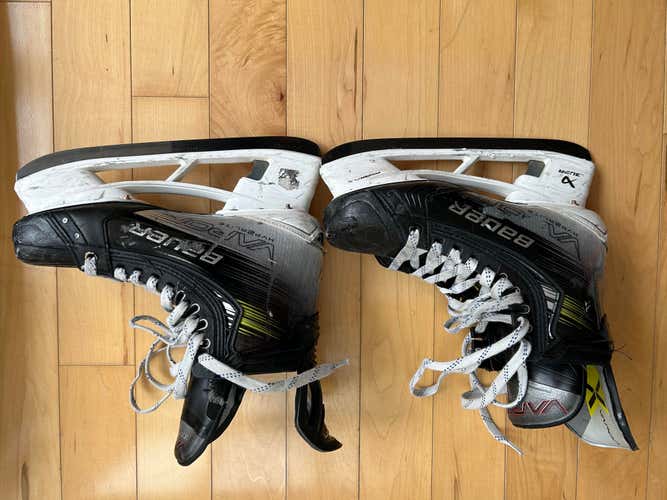 Used Senior Bauer Vapor Hyperlite Hockey Skates 8