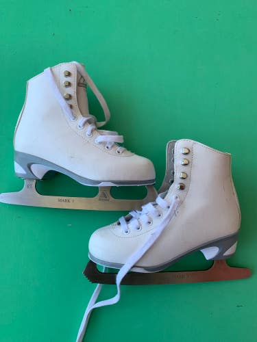 Used Jackson Ultima Finesse Series 150 Figure Skates | Size 2