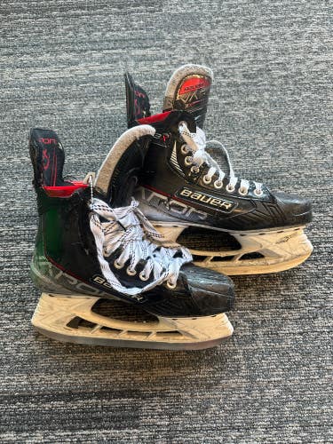 Used Senior Bauer Vapor 3X Hockey Skates 7.5