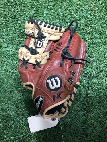 Brown Used Kid Pitch (9YO-13YO) Wilson A550 Right Hand Throw Infield Baseball Glove 11"