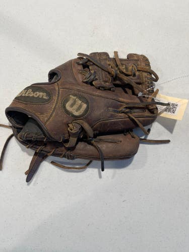 Brown Used Kid Pitch (9YO-13YO) Wilson A950 Right Hand Throw Infield Baseball Glove 11.5"