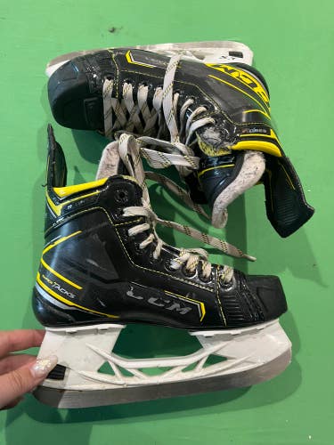 Used Intermediate CCM Super Tacks 9380 Hockey Skates Regular Width Size 4