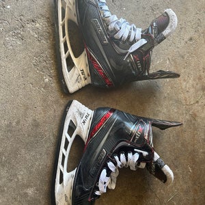 Used Bauer Regular Width 7.5 Vapor X2.9 Hockey Skates