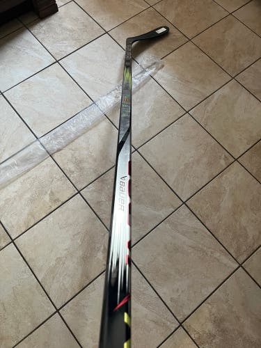 New 77 Flex Right Handed P92 Hyperlite 2 Hockey Stick