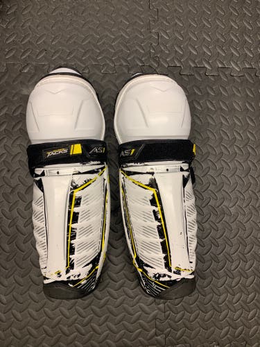 CCM Tacks AS1 shin pads