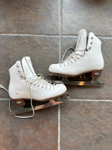 White Used Riedell Diamond Figure Skates Junior 3.5