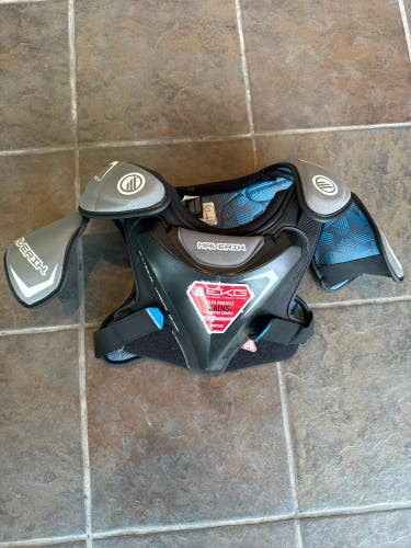 Used Medium Youth Maverik Charger Shoulder Pads