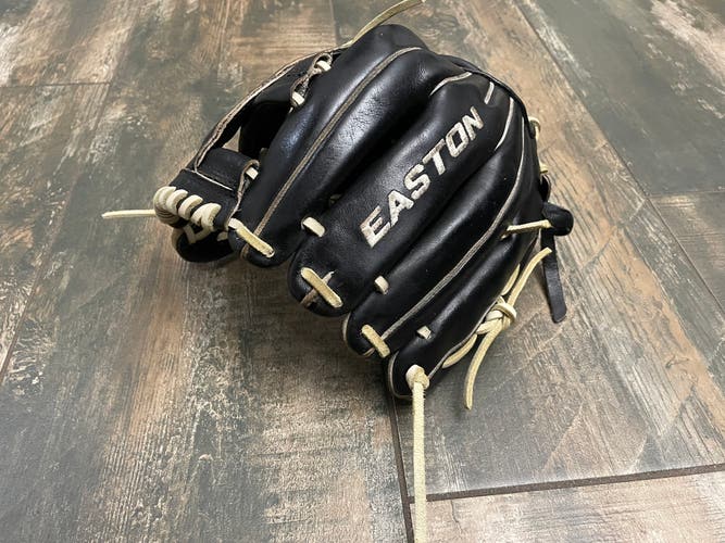 Easton Professional C32 11.75in Glove