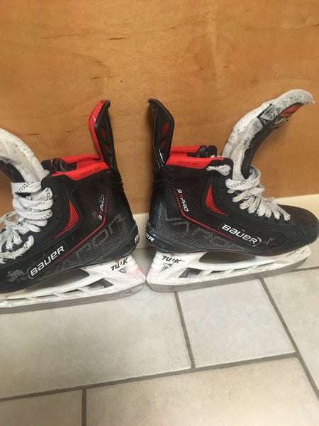 Used Senior Bauer Vapor 3X Pro Hockey Skates 7.5