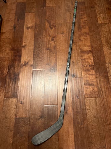 Used Intermediate CCM RH P28 65 Flex RibCor Trigger 6 Pro Hockey Stick