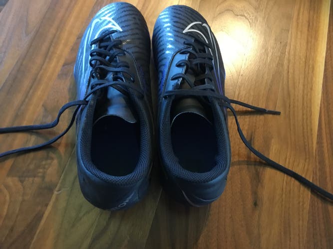 Nike Phantom GX Club Soccer Shoes