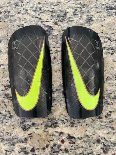 Nike Mercurial Lite soccer shin guards