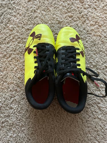 Used Under Armour Youth Soccer Cleats size 3Y