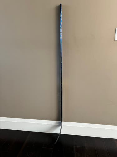 Used Intermediate Bauer Vapor Hyperlite 2 Left Hand Hockey Stick P28 Pro Stock
