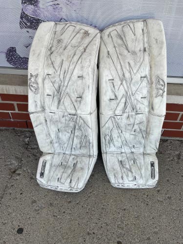 Used 32" Senior Brian's M Series Goalie Leg Pads