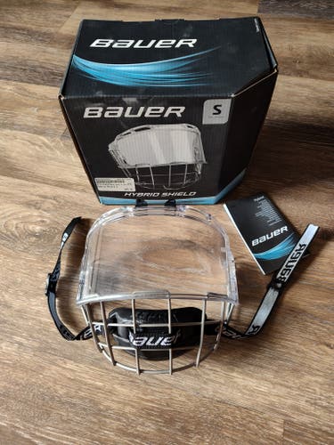 Gently Used Bauer Hybrid Shield, size S